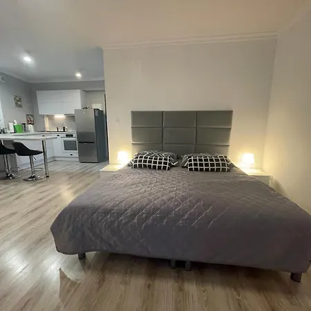 Apartment Sweet Apartment-free Parking-posciel Hotelowa